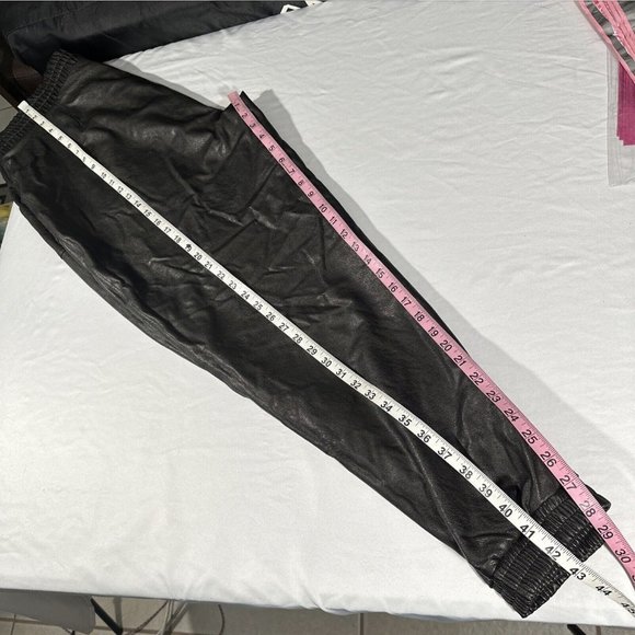 NEW $168 Spanx [ PLUS 2X ] Faux Leather Jogger Pants‎ in Black - Picture 5 of 14
